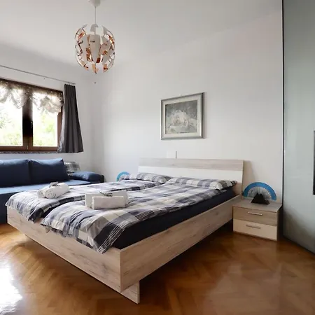 Sofia * Crveni Vrh